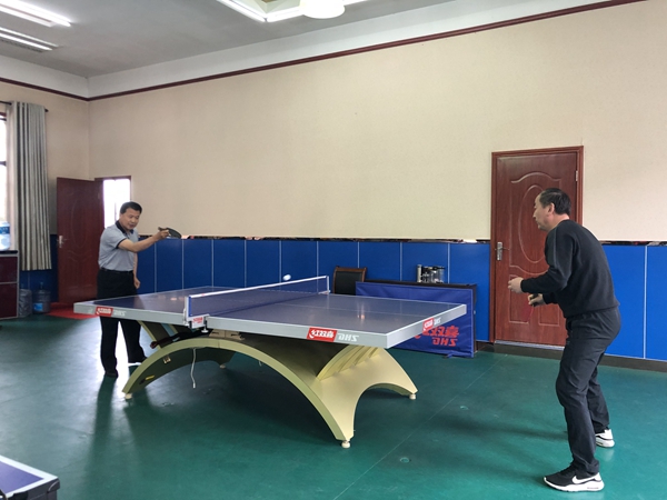 调研组实地查看局机关活动室.JPG