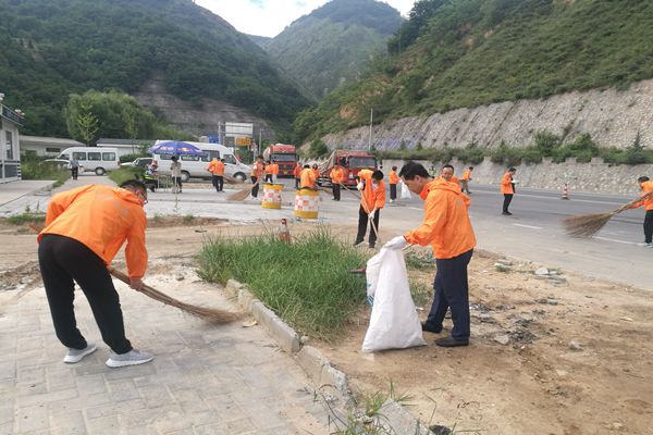 开展文明创建志愿活动1_副本.jpg